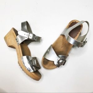 Hanna Andersson Girls Silver Wood Clog Sandals